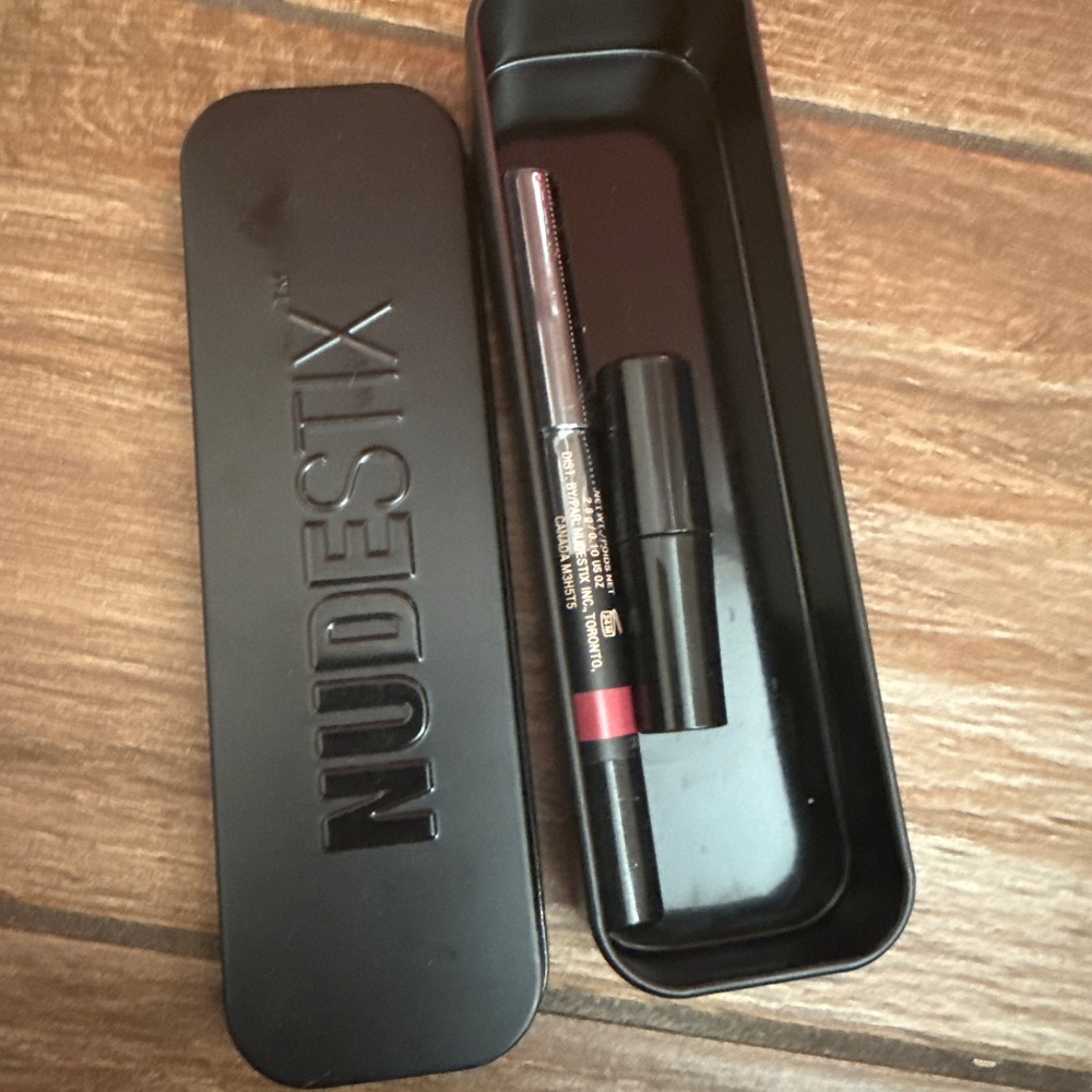 Nudestix in Saint